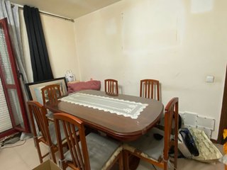 Mesa de comedor y 6 sillas de madera