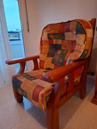 Sillón de madera con cojines - Muy buen estado