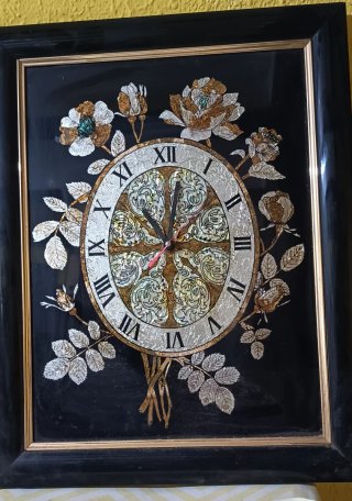 Reloj de pared artesanal con florel No se si funci