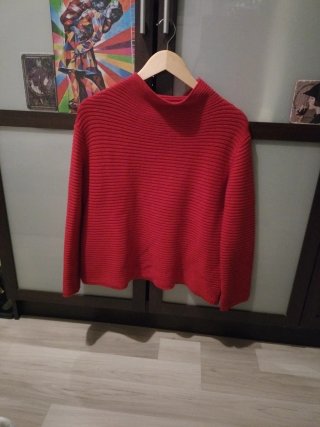 Jersey rojo cuello alto manga larga