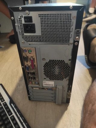 PC BEEP Torre Negra y Plateada