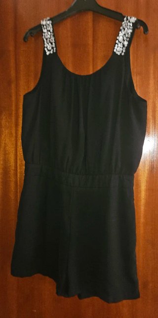Mono corto con pedrería