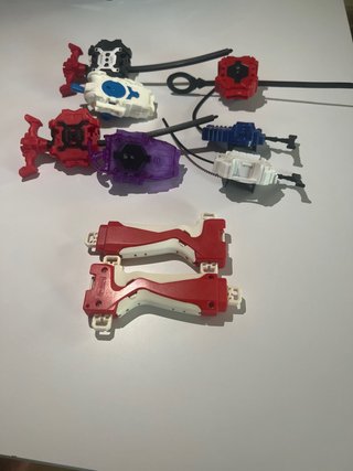 Beyblade Burst: Beyblades y Lanzadores
