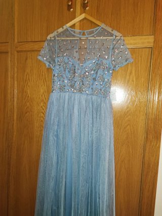 Vestido de fiesta azul y plateado