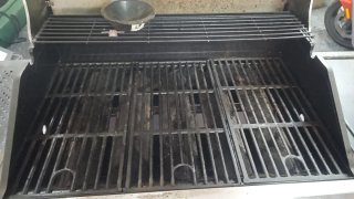 Barbecue a gas con 5 bruciatori