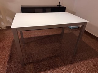 Mesa de comedor cristal blanco y patas de metal