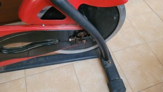 Bicicleta Estática Negra y Roja