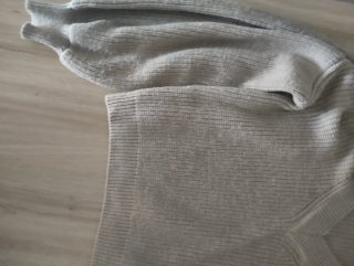 Jersey beige manga abullonada