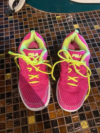 Zapatillas Fila rosas y verdes