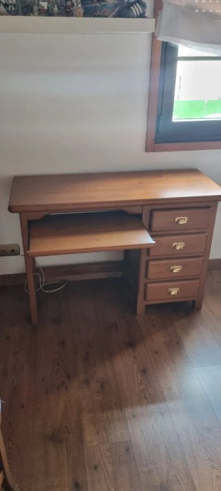 Cama nido góndola, escritorio, silla y mesilla.