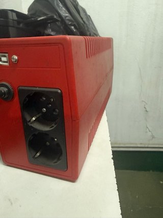 SAI Schneider Electric Back-UPS 800