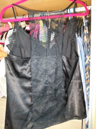 Top lencero satinado con encaje. Talla L.