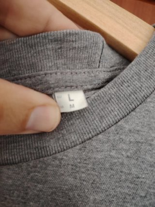 Camiseta Coca-Cola gris con whisky bordado