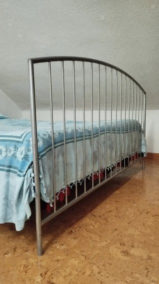 Estructura de acero para cama grande.