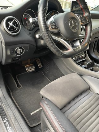 Mercedes-Benz GLA200d AMG