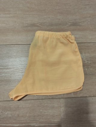 Pantalón corto mujer amarillo con bolsillos