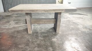 Mesa de madera rústica