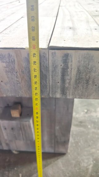 Mesa de madera rústica