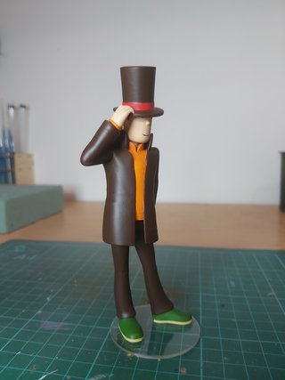 Figura Resina Profesor Layton 14 cm