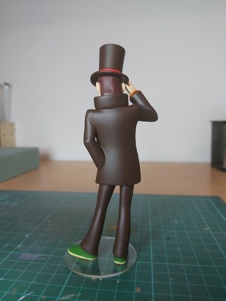Figura Resina Profesor Layton 14 cm