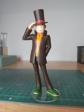 Figura Resina Profesor Layton 14 cm