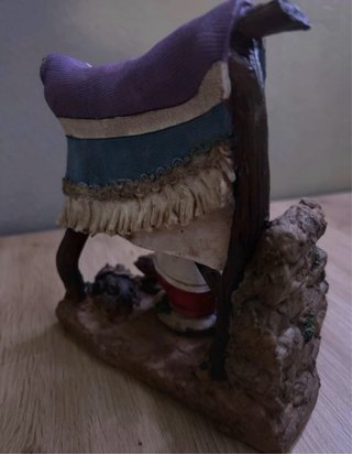 Portal de Belén con figura y gallina
