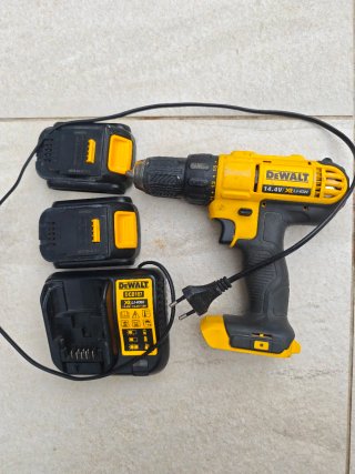 Taladro DeWalt 14.4V con 2 baterías y cargador