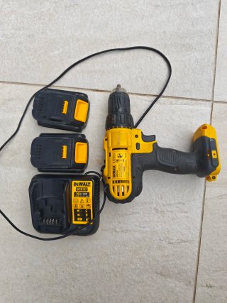 Taladro DeWalt 14.4V con 2 baterías y cargador