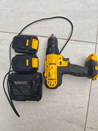 Taladro DeWalt 14.4V con 2 baterías y cargador