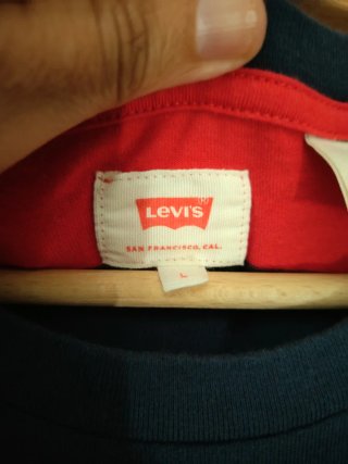 Camiseta Levi's rayas azul y roja Talla L