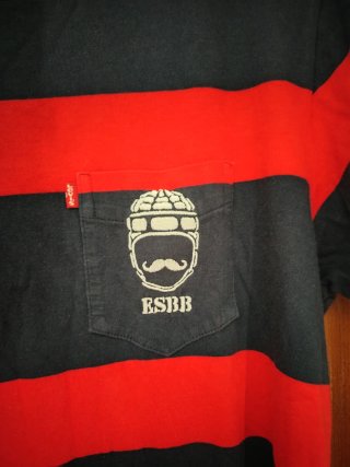 Camiseta Levi's rayas azul y roja Talla L