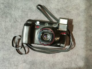 Minolta AF Tele Super Cámara Compacta analógica
