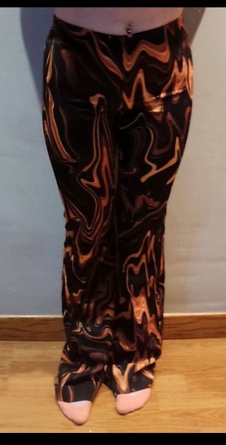 Pantalones acampanados con estampado