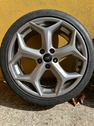 Llantas Ford Focus ST R18 con Neumáticos