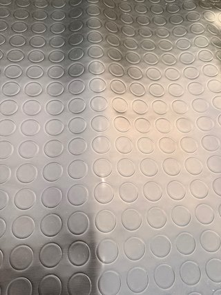 Suelo vinílico negro antideslizante