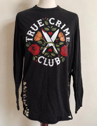 Camiseta True Crime Club con rotos