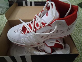Zapatillas Baloncesto Adidas Blancas y Rojas