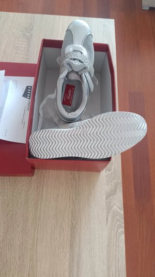 Zapatos deportivos Pradillo plateados talla 40