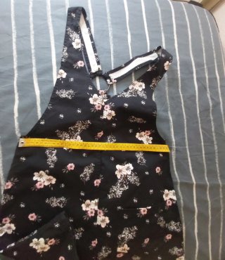 Peto corto floral negro