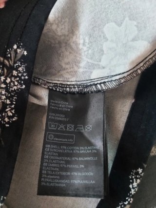 Peto corto floral negro