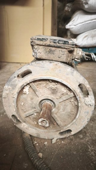 Motor Eléctrico Trifásico 4,6kw 3500rpm AEG