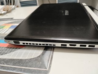 Portátil ASUS i7 8GB RAM 1TB