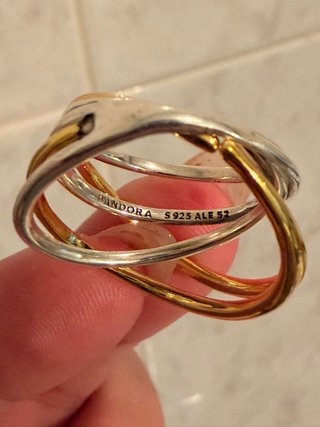 Anillo Pandora dorado y plateado