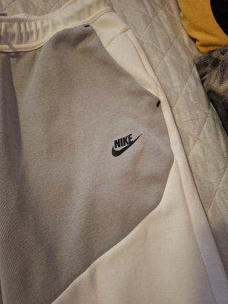 Pantalones Nike Tech Fleece Gris y Blanco