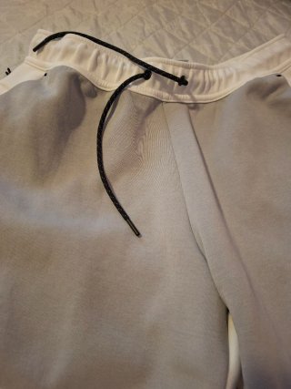 Pantalones Nike Tech Fleece Gris y Blanco