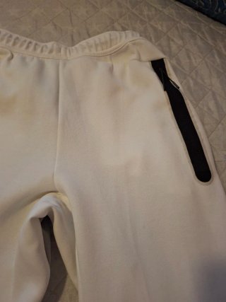 Pantalones Nike Tech Fleece Gris y Blanco