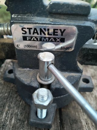 Tornillo de mesa Stanley Fatmax giratorio