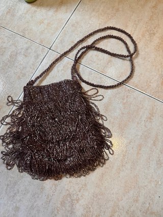 Bolso Zara de pedrería lila brillante