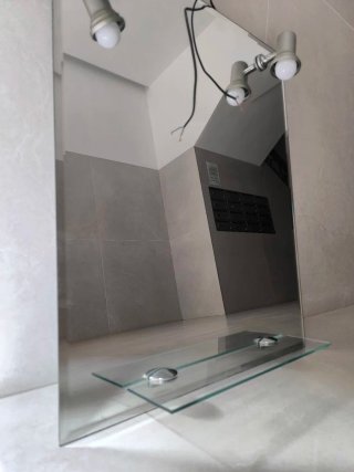 Espejo con luz y estante