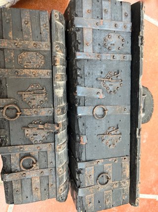 2 Cofres Madera y Metal